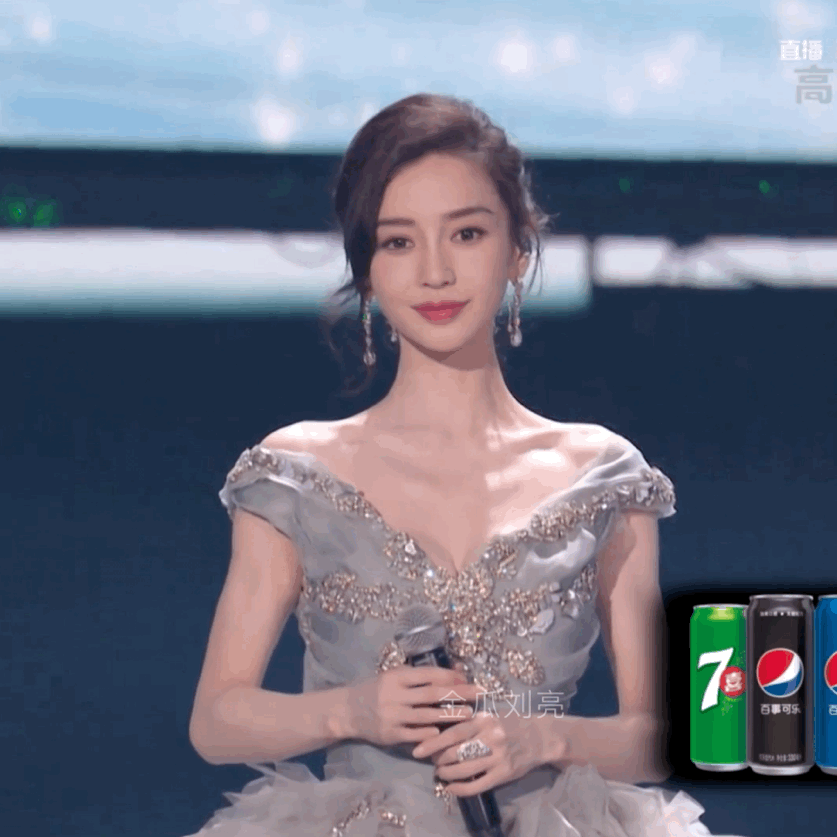 Angelababy“仙女装”绝美现身跨年晚会！手上婚戒离奇消失…疑再度婚变！ 娱乐资讯 图3张
