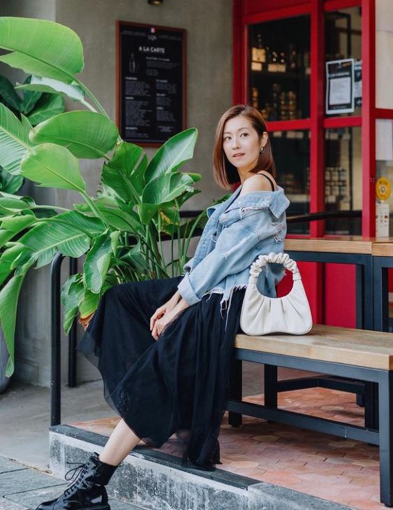 语录 I “幸福没有十全十美，知足就好！”陈自瑶10个适合女生的正能量语录 更多热点 图4张