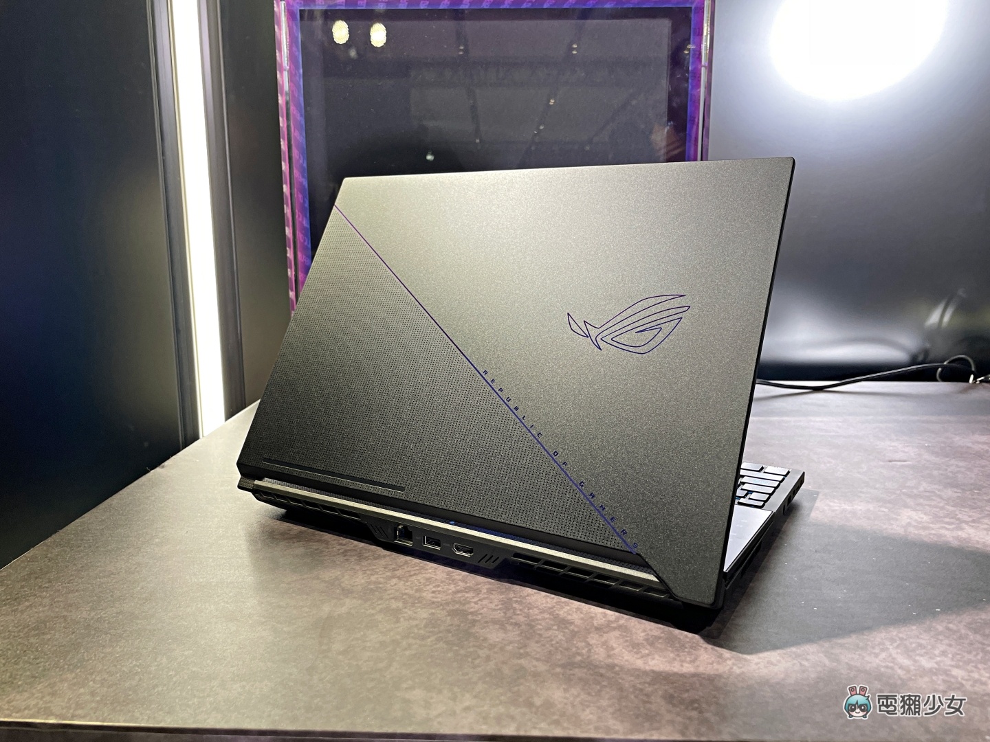 华硕首款 ROG Flow Z13 电竞平板亮相！多款电竞笔电也都一并于 CES 展上现身 数码科技 图4张