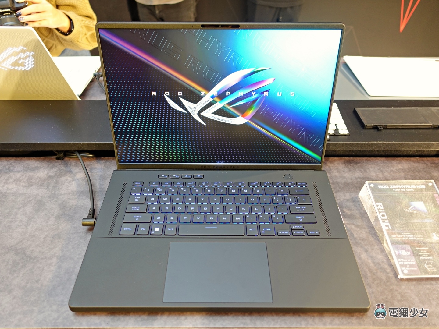 华硕首款 ROG Flow Z13 电竞平板亮相！多款电竞笔电也都一并于 CES 展上现身 数码科技 图5张