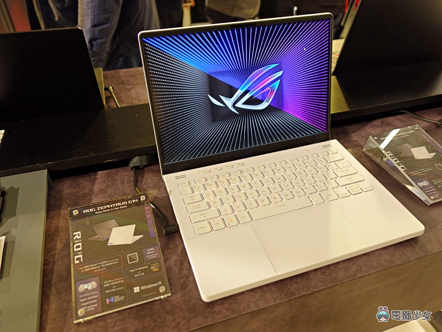 华硕首款 ROG Flow Z13 电竞平板亮相！多款电竞笔电也都一并于 CES 展上现身 数码科技 图10张