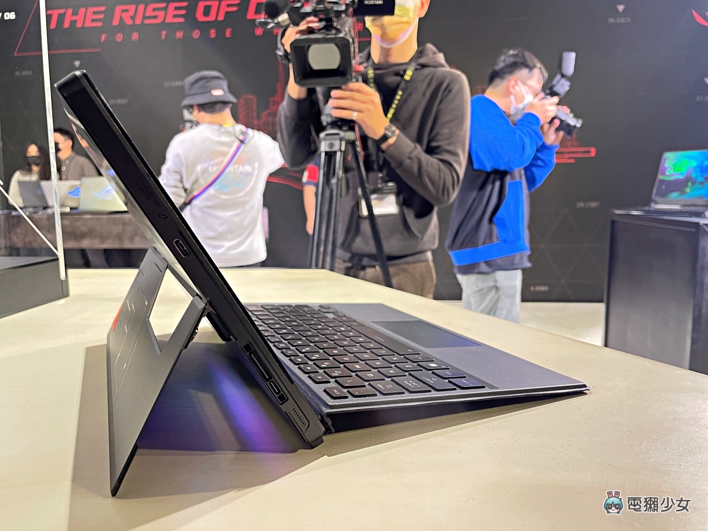 华硕首款 ROG Flow Z13 电竞平板亮相！多款电竞笔电也都一并于 CES 展上现身 数码科技 图12张