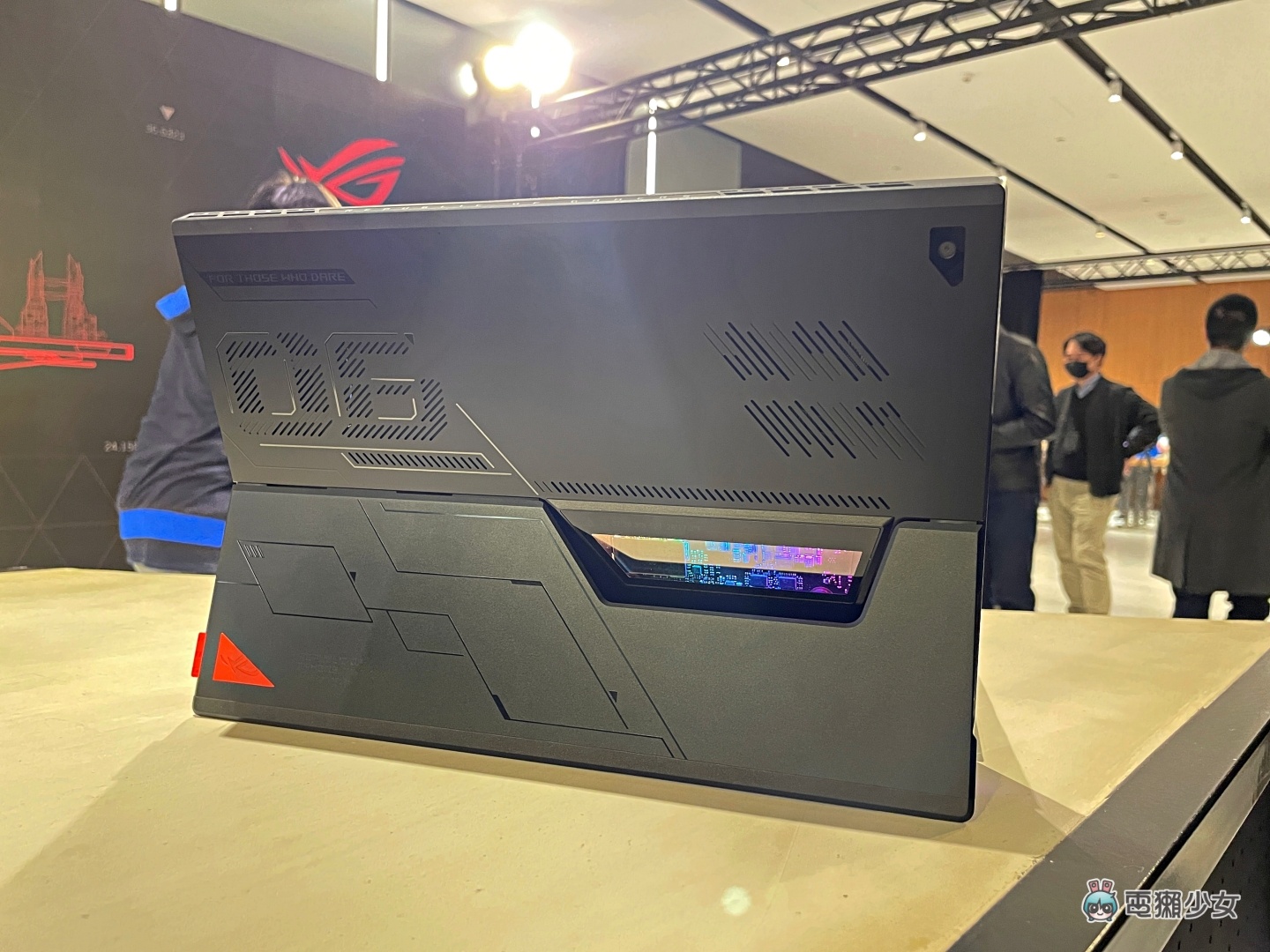 华硕首款 ROG Flow Z13 电竞平板亮相！多款电竞笔电也都一并于 CES 展上现身 数码科技 图13张