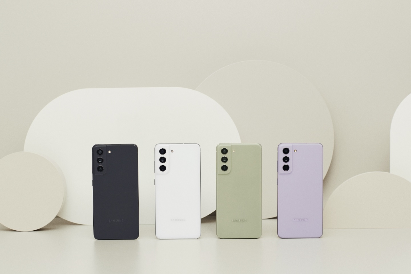 三星轻旗舰新机‘ Galaxy S21 FE ’正式登场！推出四款缤纷新色，重点规格带你一次看 数码科技 图1张