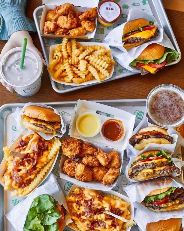 美食 I 纽约最人气的汉堡 Shake Shack，2023年马来西亚人也能吃到啦！ 更多热点 图3张