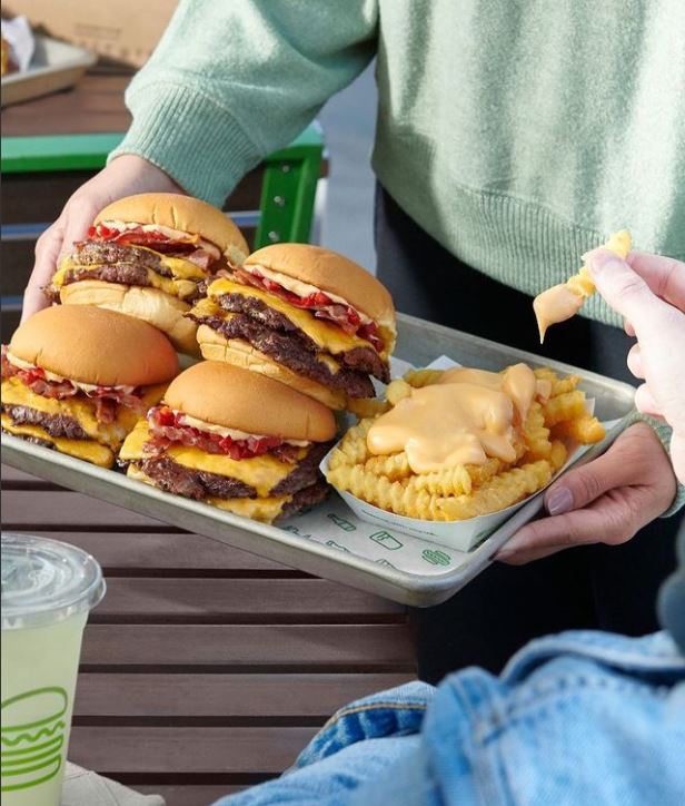 美食 I 纽约最人气的汉堡 Shake Shack，2023年马来西亚人也能吃到啦！ 更多热点 图5张