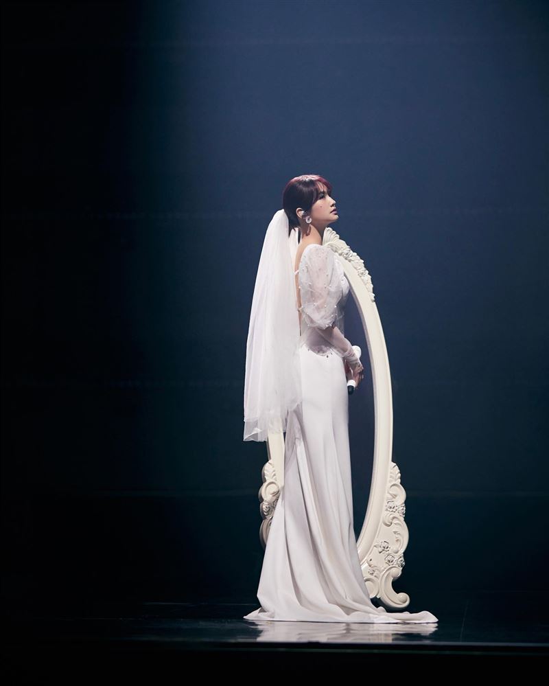 杨丞琳绝美“婚纱照”曝光！半截头纱+露背　网赞：美翻了 时尚资讯 图2张