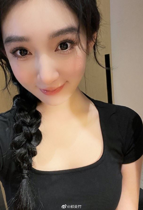 毁吴亦凡后都美竹大改造！疑胸围升级再发育　大改造变清纯 时尚资讯 图2张