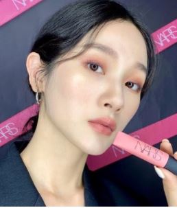 Beauty美人圈／2022蜜桃奶茶色唇膏推荐！ 时尚资讯 图3张