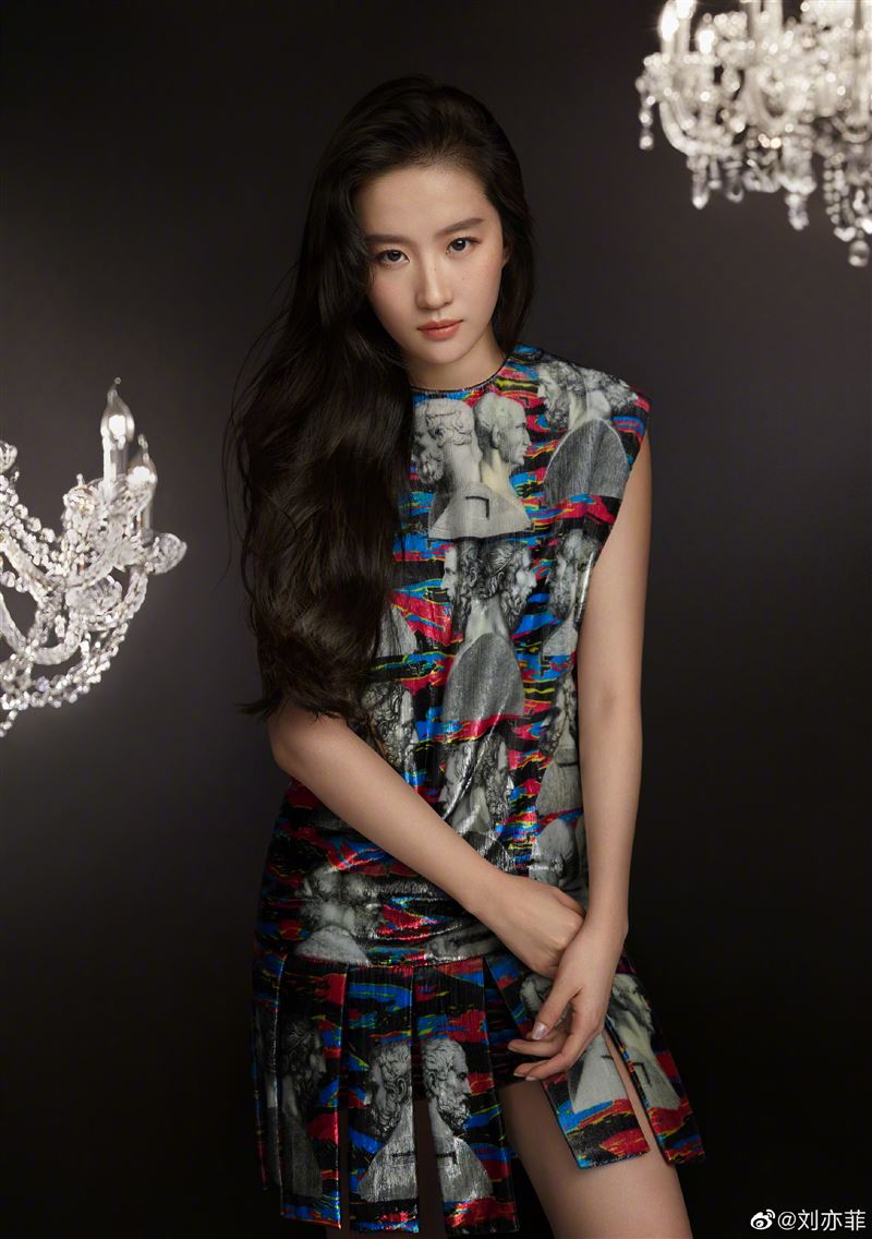 野生刘亦菲本尊0修图“黄金比例肤白腿长”外貌美到网震惊 时尚资讯 图1张