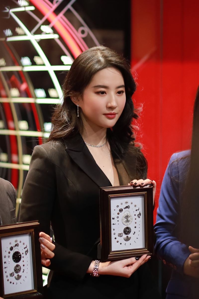 野生刘亦菲本尊0修图“黄金比例肤白腿长”外貌美到网震惊 时尚资讯 图3张