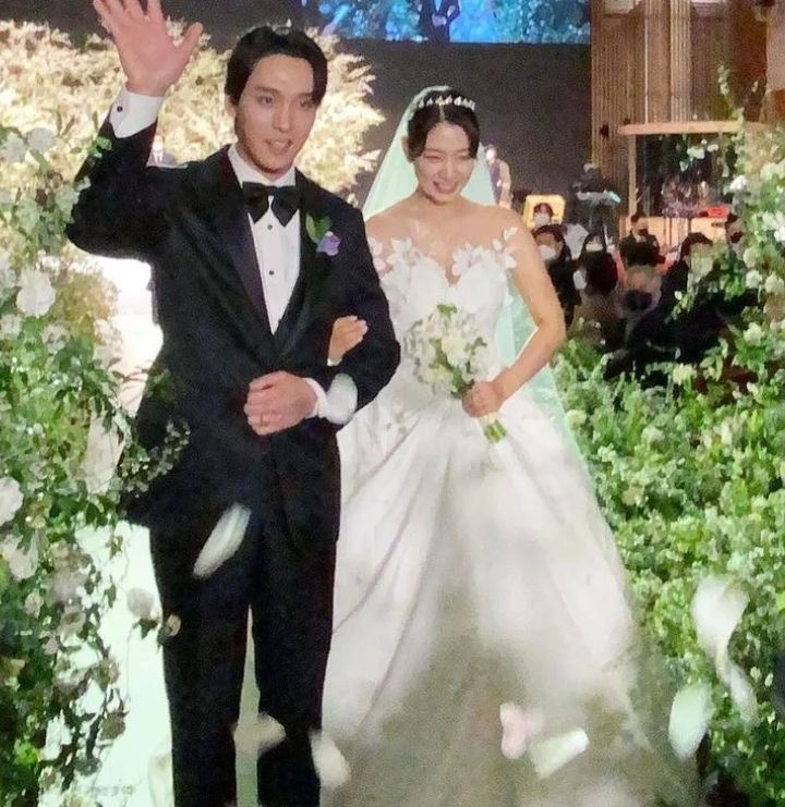 朴信惠绝美婚纱不得了！特殊订制要价上百万　全智贤也穿过 时尚资讯 图1张