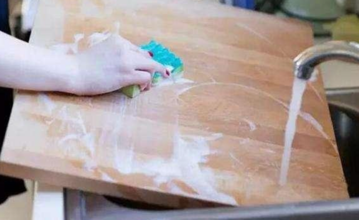 生活｜用砧板别“生熟不分”，小心把寄生虫、霉菌吃进肚子！ 更多热点 图1张