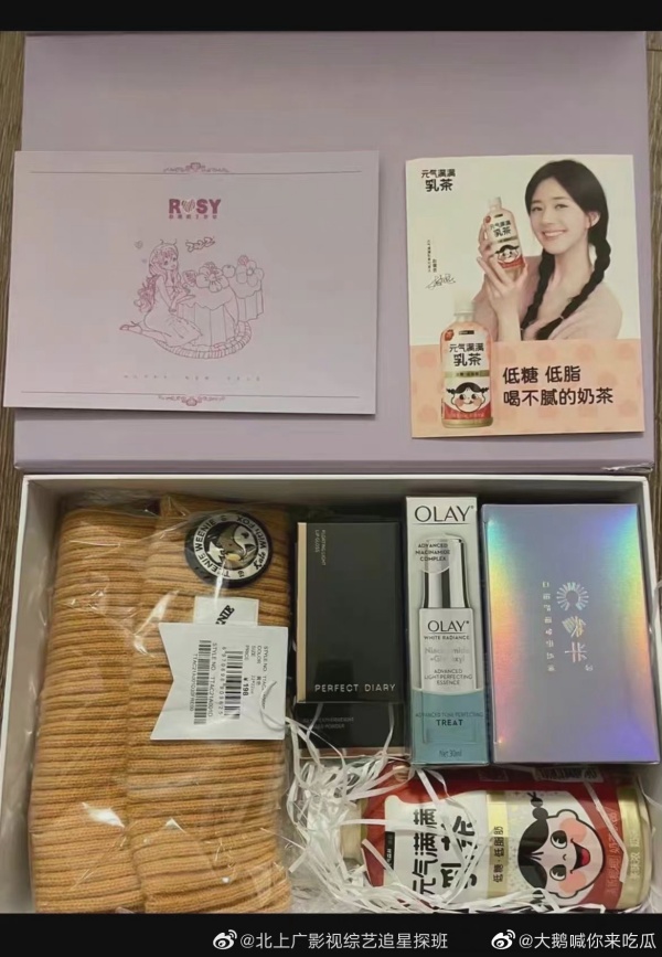 开箱马来西亚艺人送的新年礼盒！虞书欣“蝴蝶结造型火锅底料”太可爱了~ 娱乐资讯 图8张