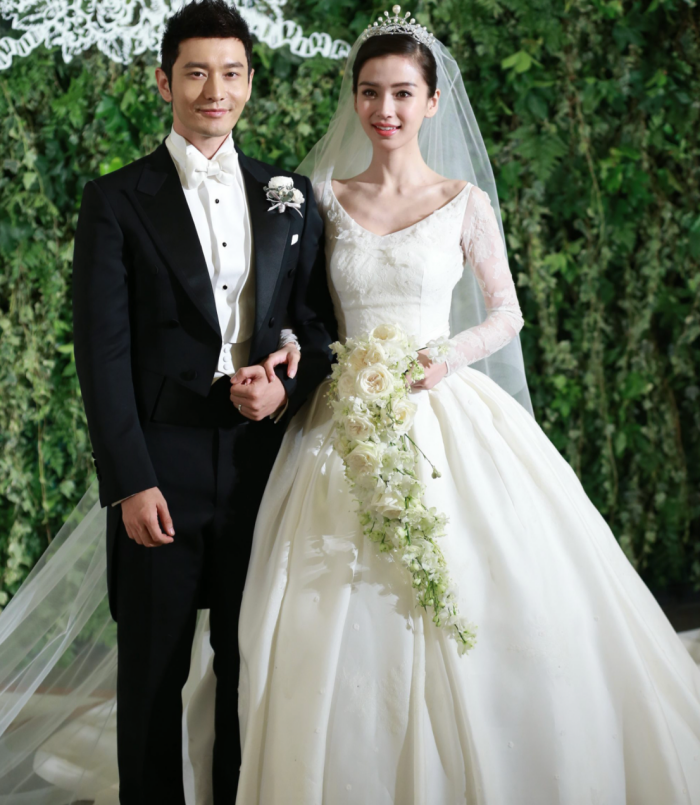 Style｜回顾Angelababy绝美百万婚纱，宋慧乔结婚时也穿这高级时尚品牌！ 更多热点 图2张