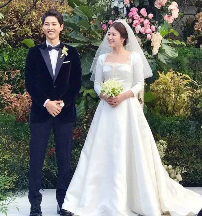 Style｜回顾Angelababy绝美百万婚纱，宋慧乔结婚时也穿这高级时尚品牌！ 更多热点 图5张
