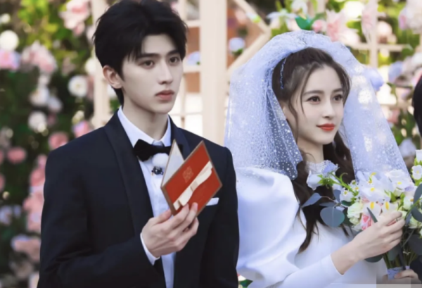 Angelababy、黄晓明离婚后首次隔空对打！女方同场绯闻对象 娱乐资讯 图2张