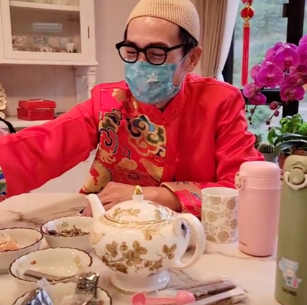 防疫意识超高！陈豪在家坚持戴口罩...饭桌前、陪孩子玩也不脱下！ 娱乐资讯 图2张