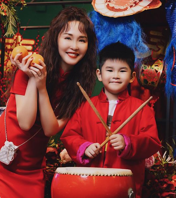 夫妻俩首次异地过年！范文芳“我有小情人陪” 娱乐资讯 图2张