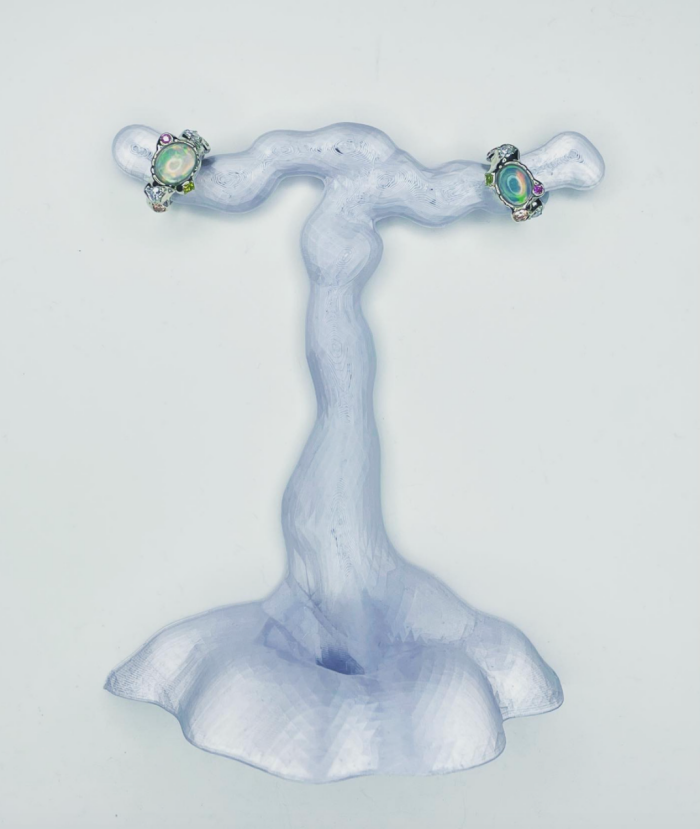 Style｜求婚不用钻，泫雅被“欧泊宝石”婚戒套牢更特别！ 更多热点 图4张