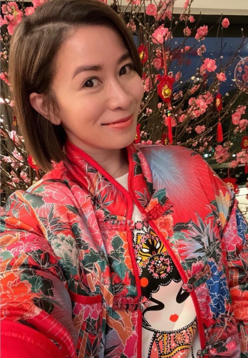 85岁谢贤曾被爆“像在等死”！佘诗曼晒拜年合照...曝光他真实状态 娱乐资讯 图1张