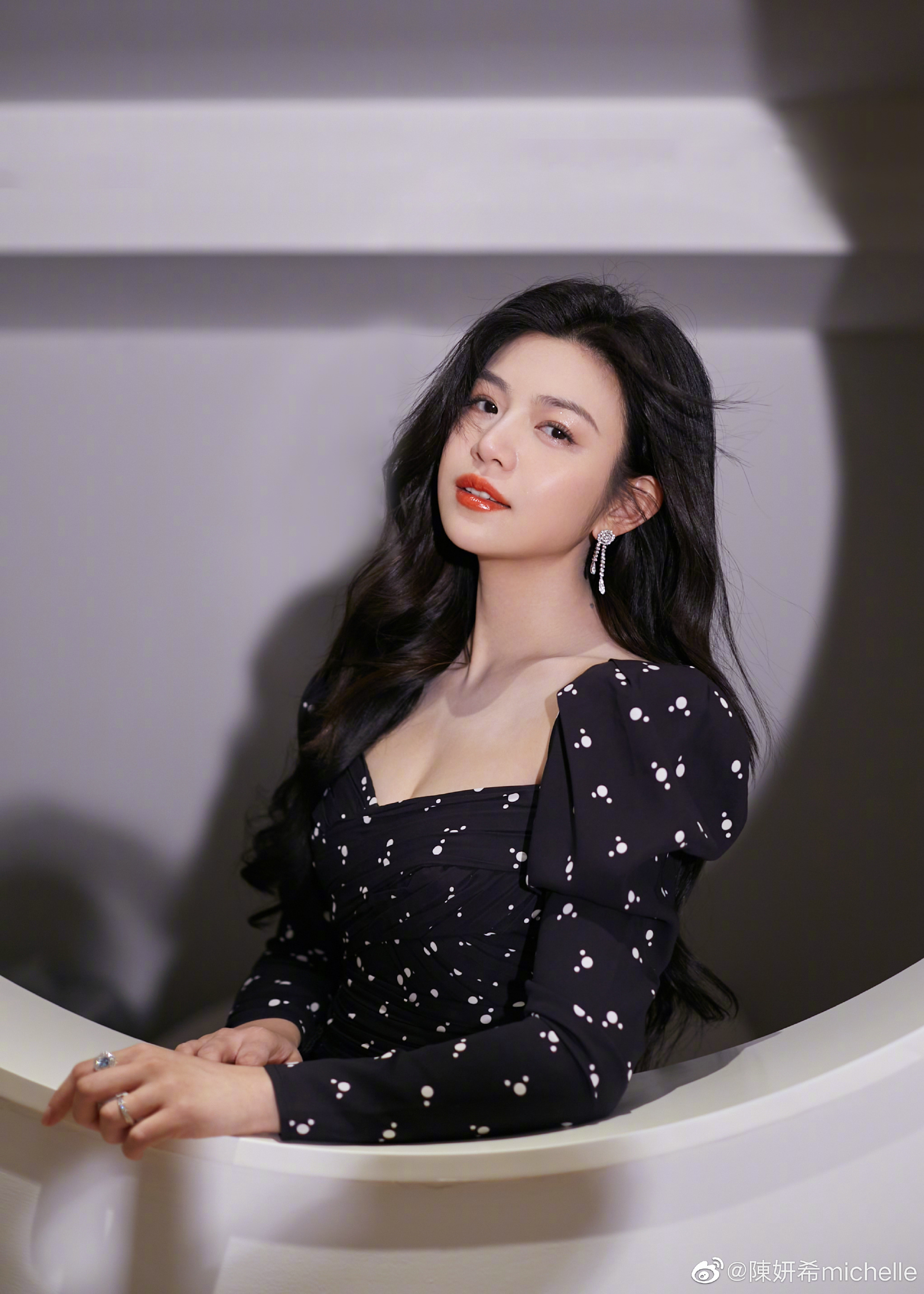 陈妍希弯腰做瑜伽...上衣滑落！ 意外曝光38岁真实身材 娱乐资讯 图1张