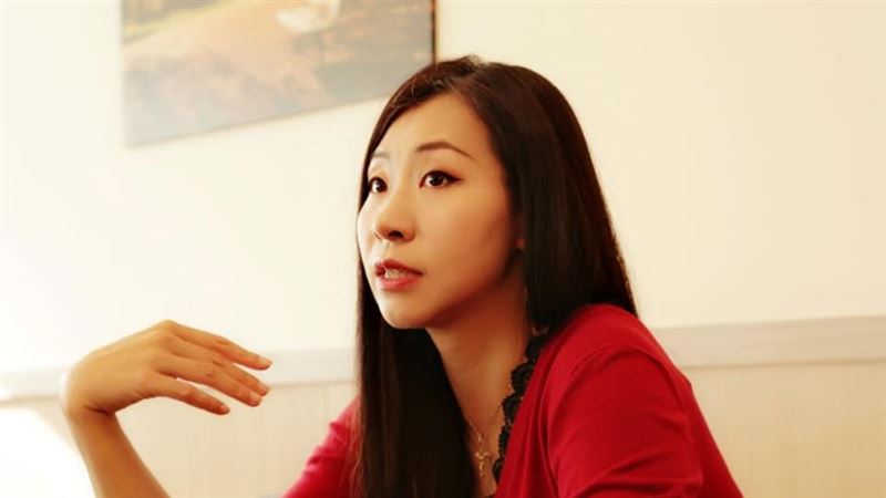 独家／女艺术家创新画派挑战NFT　黄伟亭获法国荣誉勋章 时尚资讯 图8张