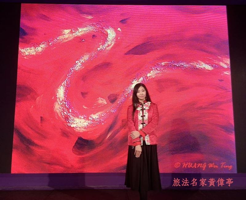独家／女艺术家创新画派挑战NFT　黄伟亭获法国荣誉勋章 时尚资讯 图10张