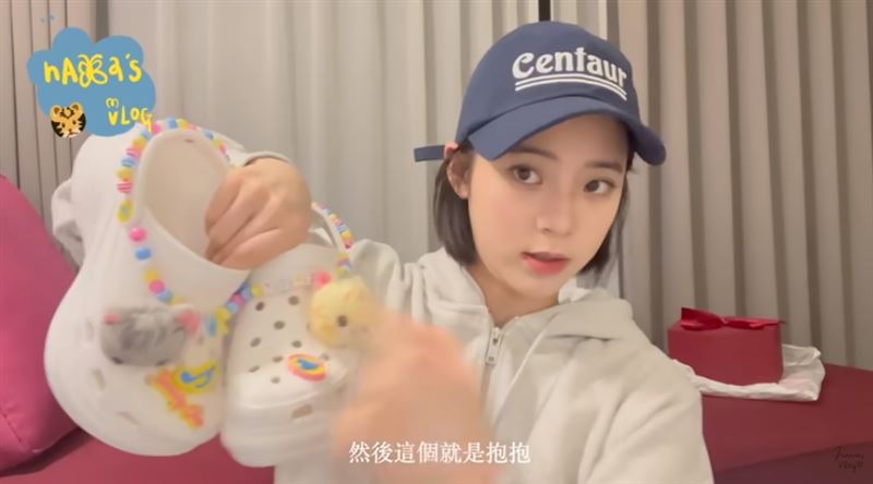欧阳娜娜不甩丑鞋负评！照样开箱谈“设计理念”竟掀购买潮 时尚资讯 图3张