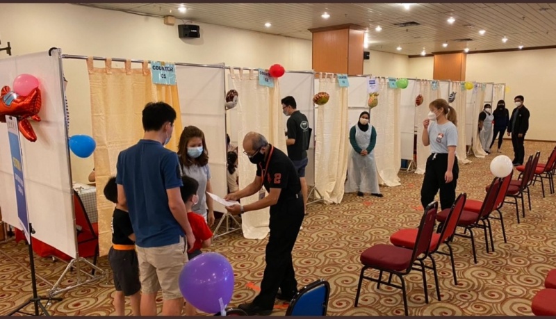 News I 父母带小孩疫苗接种需注意3件事！其中只允许一名家长或监护人陪同！ 更多热点 图3张