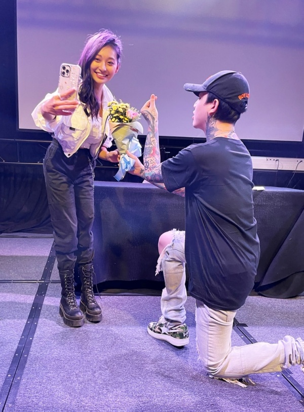 谢和弦再爆婚变！下跪送花、私约“G奶周子瑜”...莉娅：不后悔离婚收场 娱乐资讯 图2张