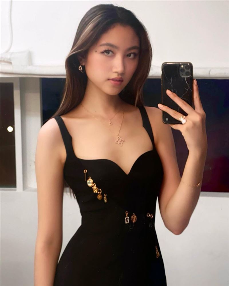 任达华17岁女儿爬山晒“逆天长腿”任晴佳超强基因网惊艳 时尚资讯 图1张