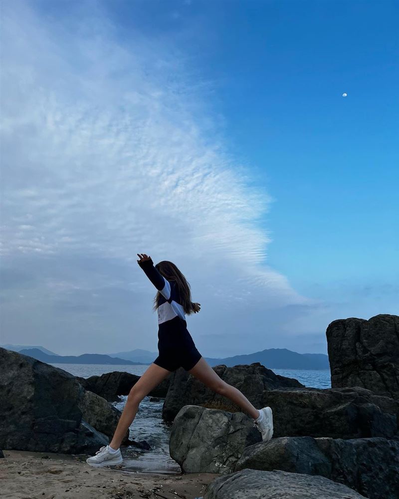 任达华17岁女儿爬山晒“逆天长腿”任晴佳超强基因网惊艳 时尚资讯 图4张