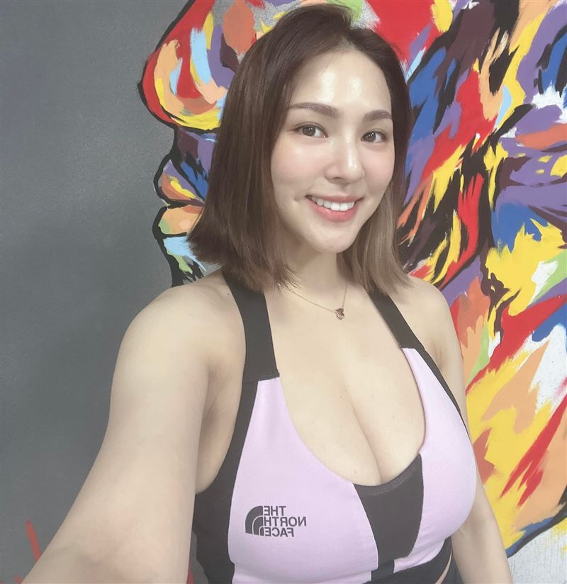 熊熊自拍辣翻健身房！浑圆美胸包不住　网爽喊：视角超邪恶 时尚资讯 图2张