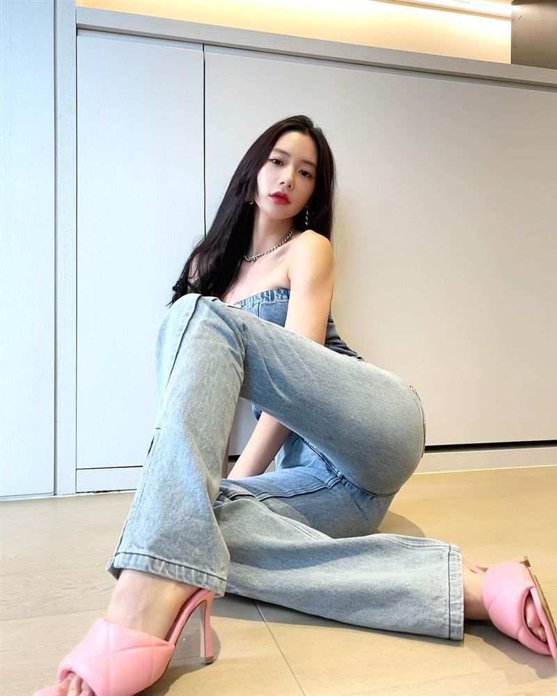 亚洲第一美罕晒恩爱　克拉拉与富豪老公“防疫激吻”甜翻！ 时尚资讯 图1张