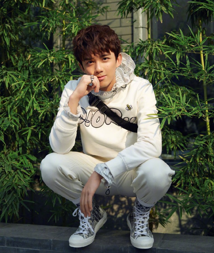 Style｜吴磊越大越会穿，时尚造型狂出圈，难怪品牌也急抢人 更多热点 图6张