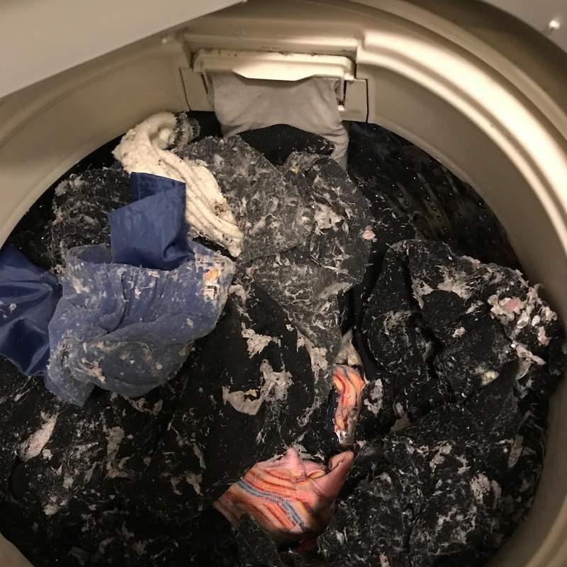 Tips I 洗衣服Tissue忘记拿出来！教你4招轻松去除纸屑！ 更多热点 图1张