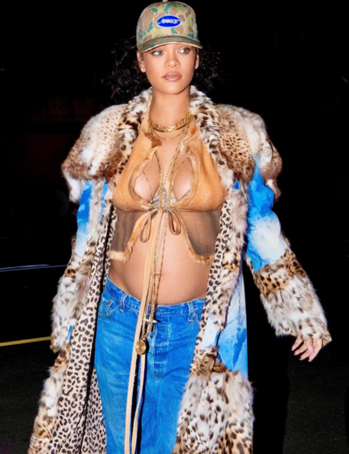 Style｜穿20年旧Chanel外套当孕妇装，盘点Rihanna超狂孕妇穿搭 更多热点 图4张