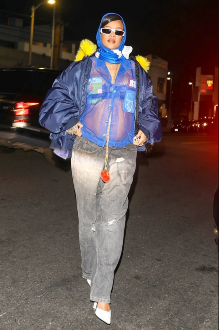 Style｜穿20年旧Chanel外套当孕妇装，盘点Rihanna超狂孕妇穿搭 更多热点 图7张