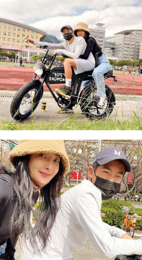 曹格13岁儿子长开中...拥有大长腿！和妈妈同框“像男朋友” 娱乐资讯 图1张