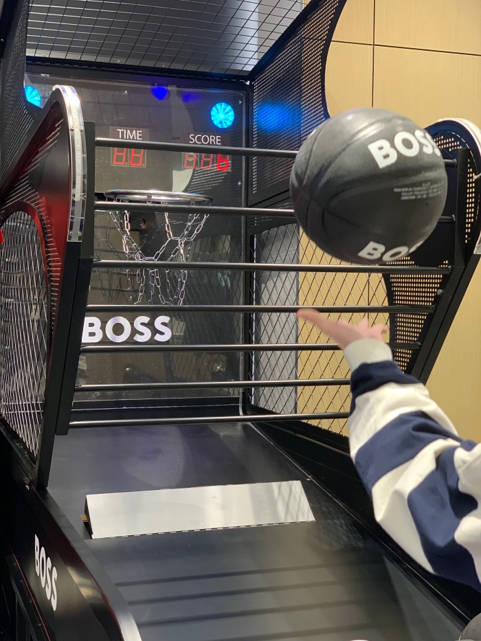 News| BOSS x NBA 强强联手玩开篮球与时尚风，动感或耍帅都一次获得！ 更多热点 图5张