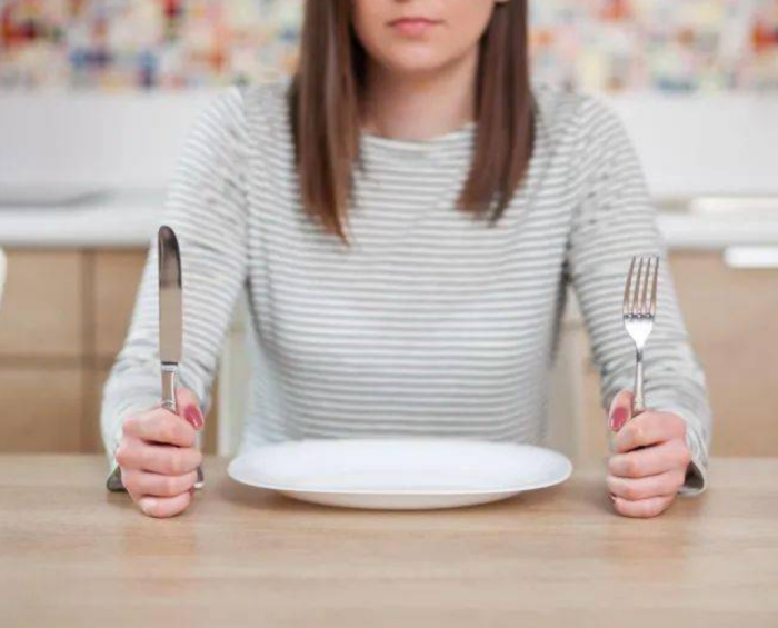 生活｜验血前真的不能喝水吗？抽血检查前需知道的5件事 更多热点 图1张