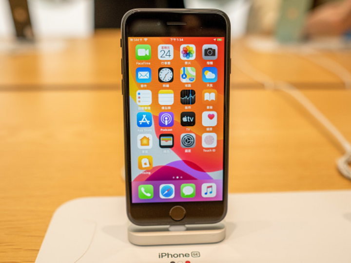 News I 新iPhone SE发布后旧款降价？iPhone SE 2有望降至RM834！ 更多热点 图1张