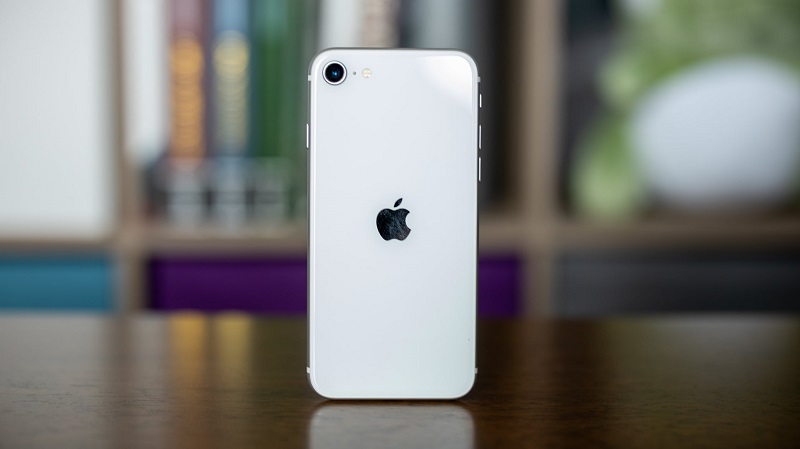 News I 新iPhone SE发布后旧款降价？iPhone SE 2有望降至RM834！ 更多热点 图2张