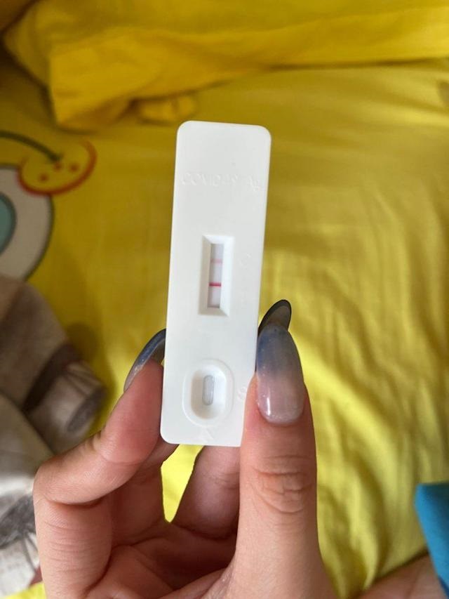【小编说】频频听到身边人确诊，你内心是奔溃还是希望自己也一起“阳”呢？（by 精致小猪） 更多热点 图3张