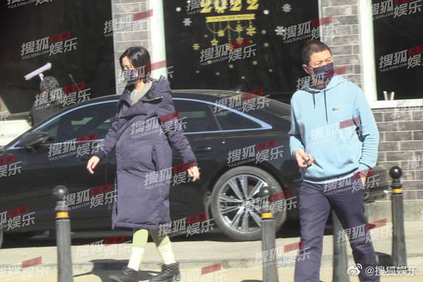王菲前夫再当爸！陪小19岁女友挺孕肚产检 娱乐资讯 图1张