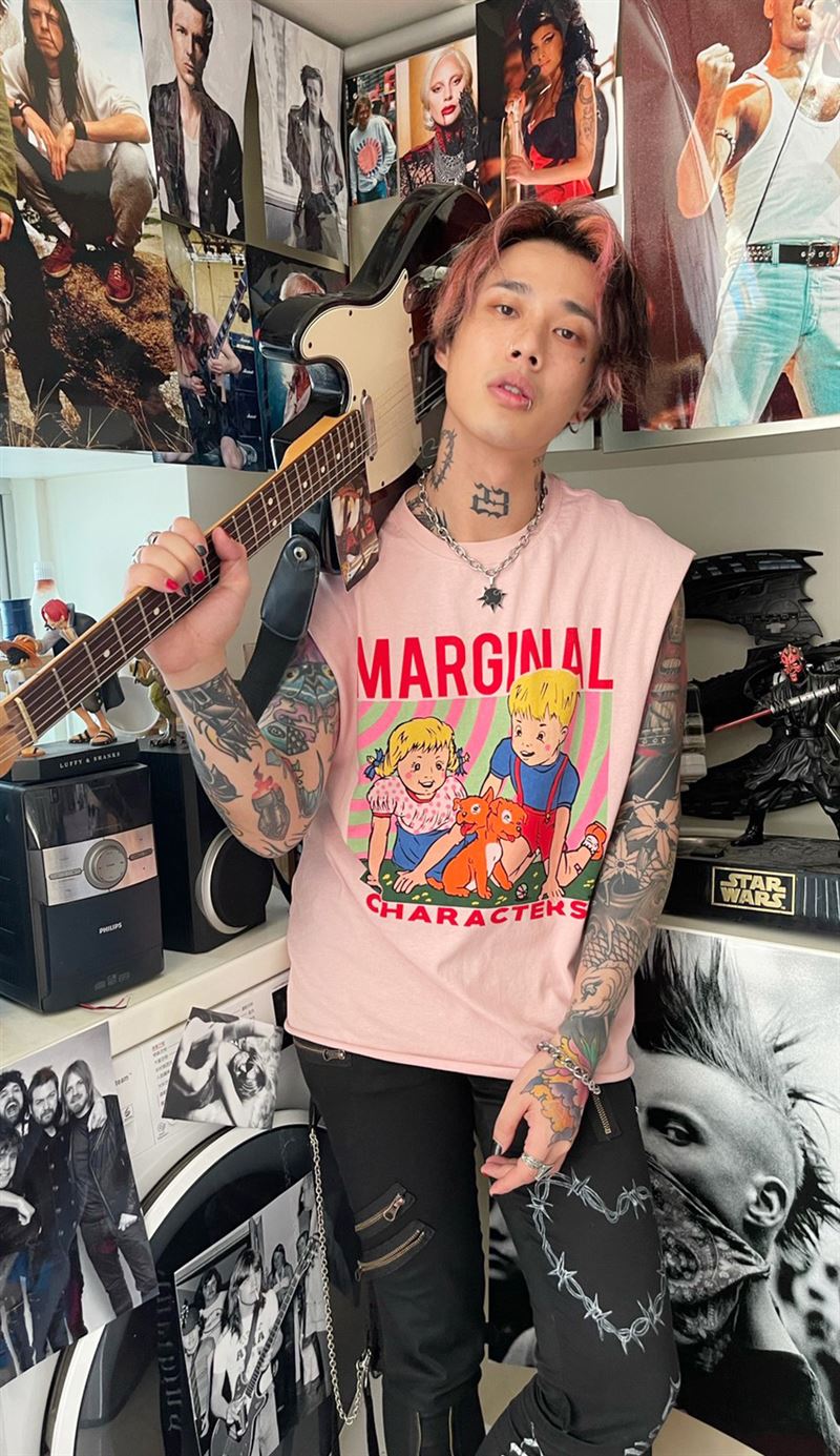 夯团主唱威秀私约“混血辣模”女友被抓包！招牌刺青秒认出 时尚资讯 图4张