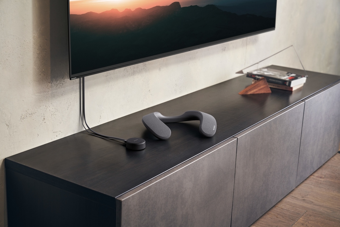 颈挂式的蓝牙喇叭！ Sony 全新‘ SRS-NS7 ’在台上市，打造身历其境的环绕音效 数码科技 图1张