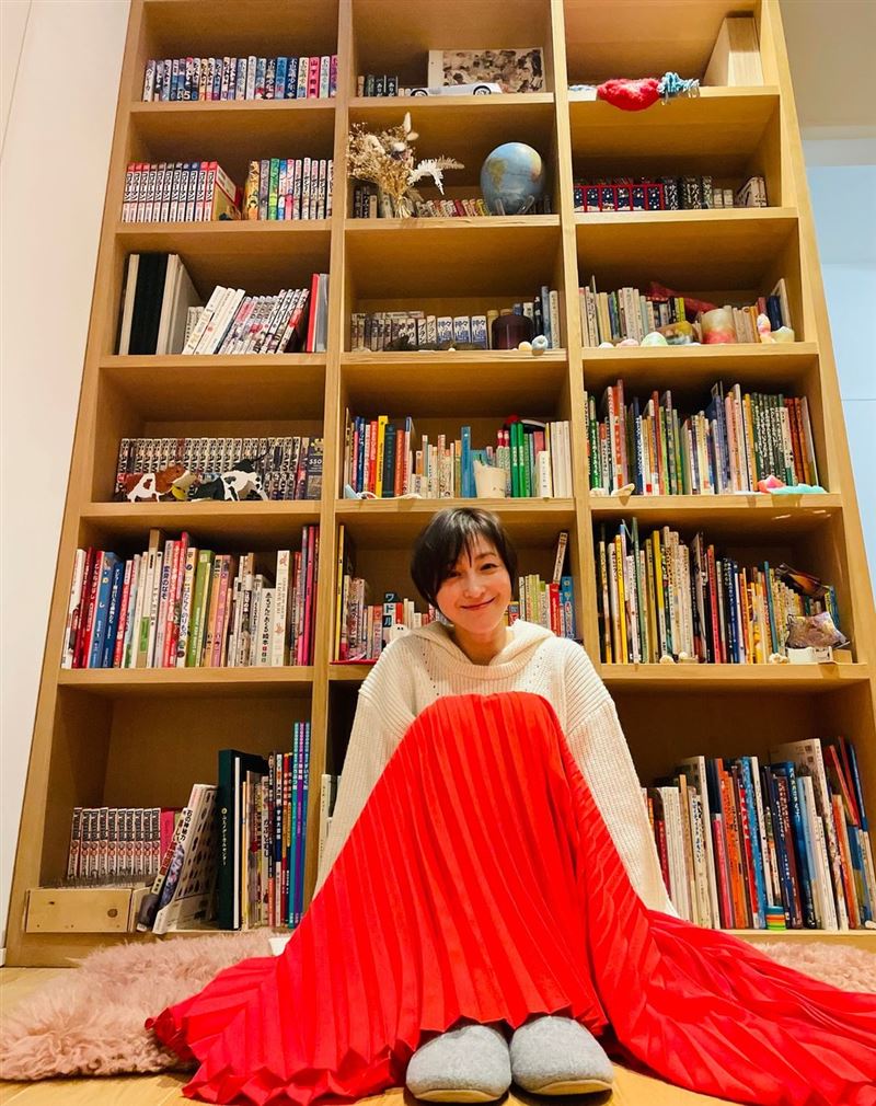 生3子身材未走样！广末凉子激短热裤晒超美腿曝“最私密” 时尚资讯 图2张