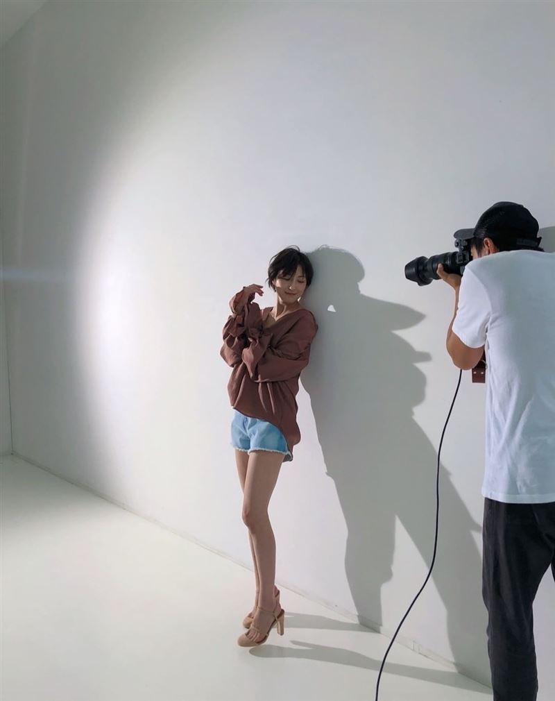 生3子身材未走样！广末凉子激短热裤晒超美腿曝“最私密” 时尚资讯 图4张